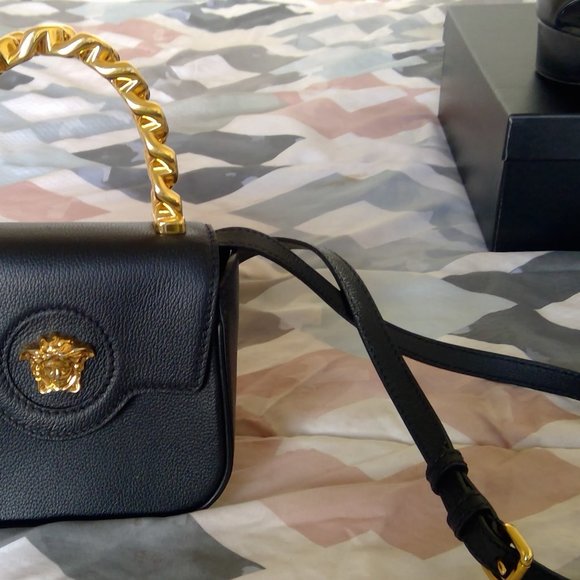 La Medusa Chain Crossbody Bag - Picture 5 of 5